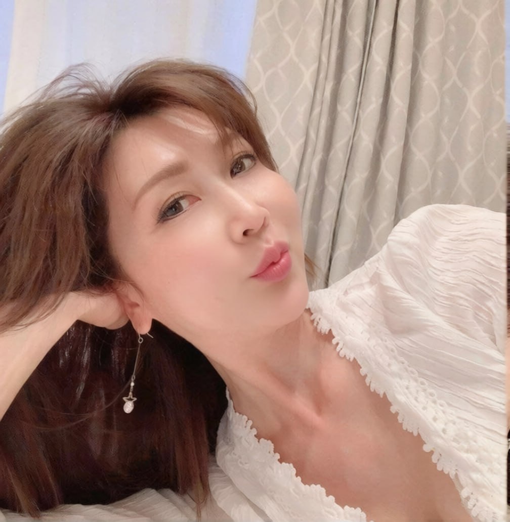 熟女人妻兼職：雅欣163.D.35歲 很會搖哦 保養很好 皮膚白皙光滑 可全程無套哦